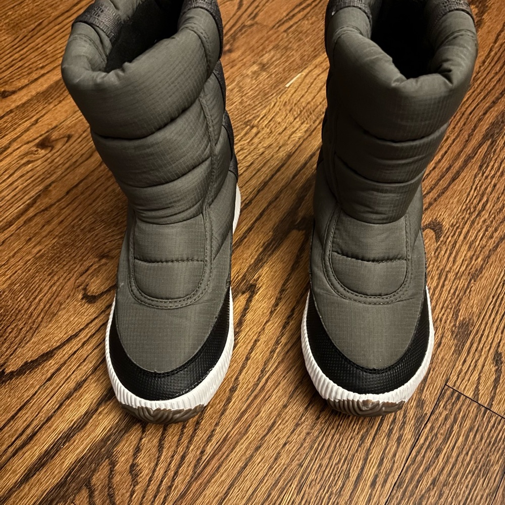 Sorel Out and About Puffy mid metal Boots